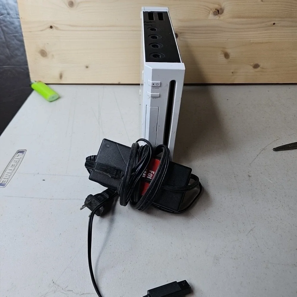 Nintendo Wii Console White 2006 RVL-001 For Parts